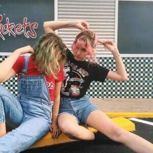 Meet your Posher, Tee